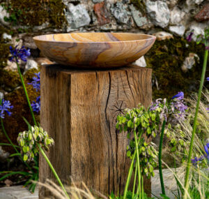 Buy Foras Horton Birdbath on Weathered Oak Plinth